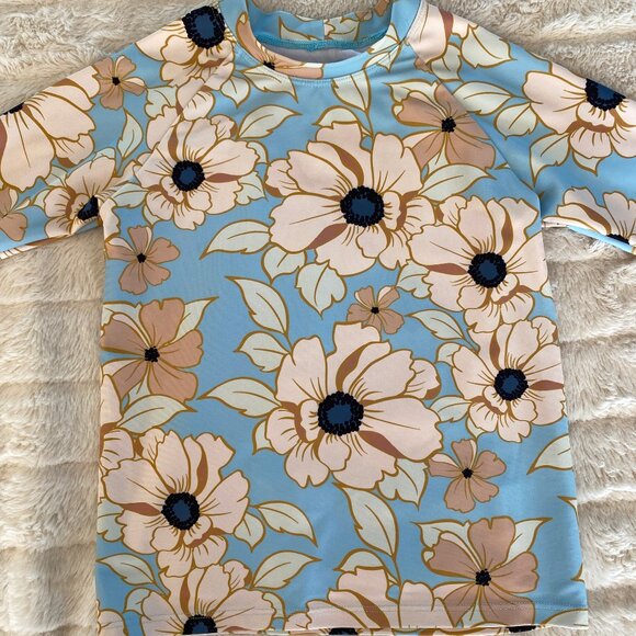 Mott50, UPF50 Rash Guard, Size 4/5. - Picture 2 of 4